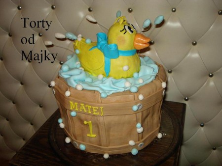 jemne kakaový korpus, vanilková plnka, mandarinky, váha: 3,9 kg