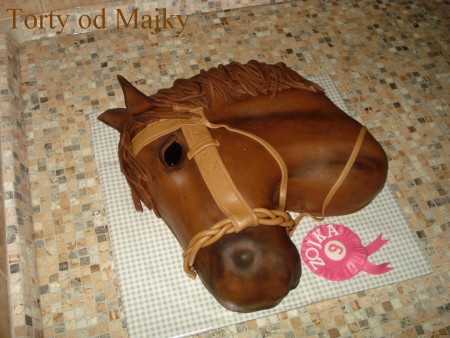 vanilkový korpus, čokoládová plnka, záhradné ovocie, váha: 3 kg