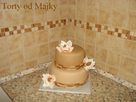 orieškový korpus, čokoládová plnka, váha: 5,3 kg