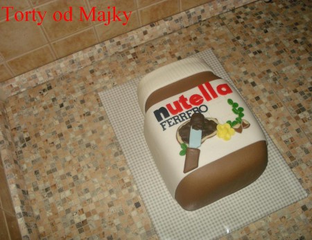 čokoládový korpus, čokoládová plnka, banány, váha: 3,3 kg