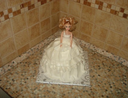 vanilkový korpus, jahodová plnka, jahody, váha: 3,7 kg