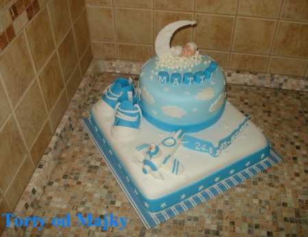 spodok: dobošová, vrch: jemne kakaový korpus, smotanová plnka, ovocie (broskyne a maliny), váha: 5,6 kg