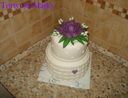 spodok: čokoládová s višňami, vrch: kakaový korpus, smotanová plnka, maliny, váha: 6,4 kg 