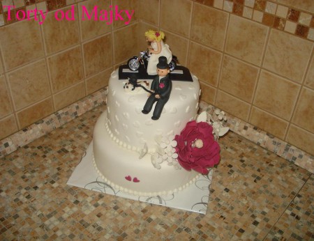 spodok: punčová, vrch: čokoládový korpus, smotanová plnka, váha: 5,7 kg