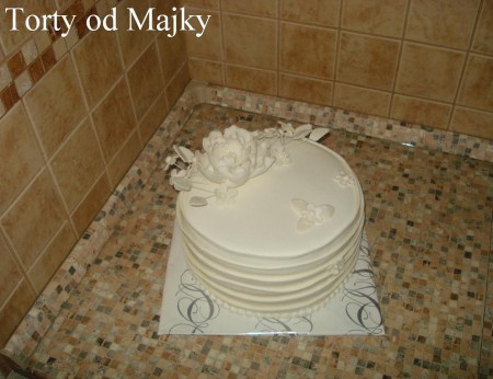 orieškový korpus, nutellová plnka, váha: 3,7 kg