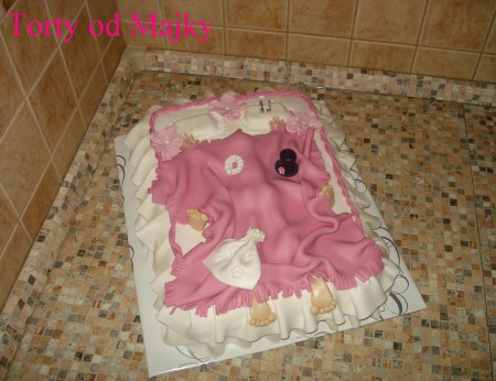 čokoládový korpus, smotanová plnka, ovocie, váha: 4,8 kg